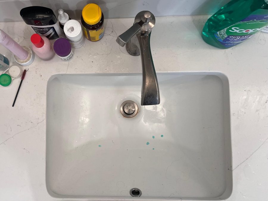 Undermount sink before cleaning